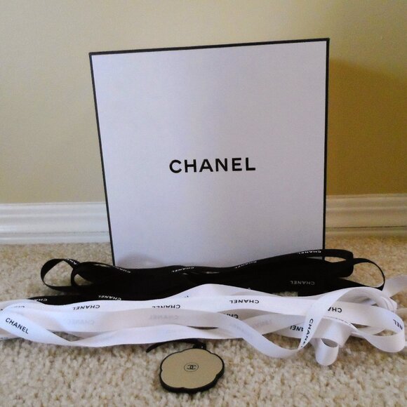 Chanel empty box with ribbons and ornament - Picture 2 of 8